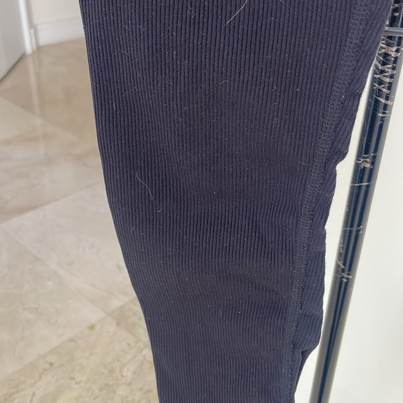 ALO YOGA WINTER LEGGINGS - Picture 3 of 6